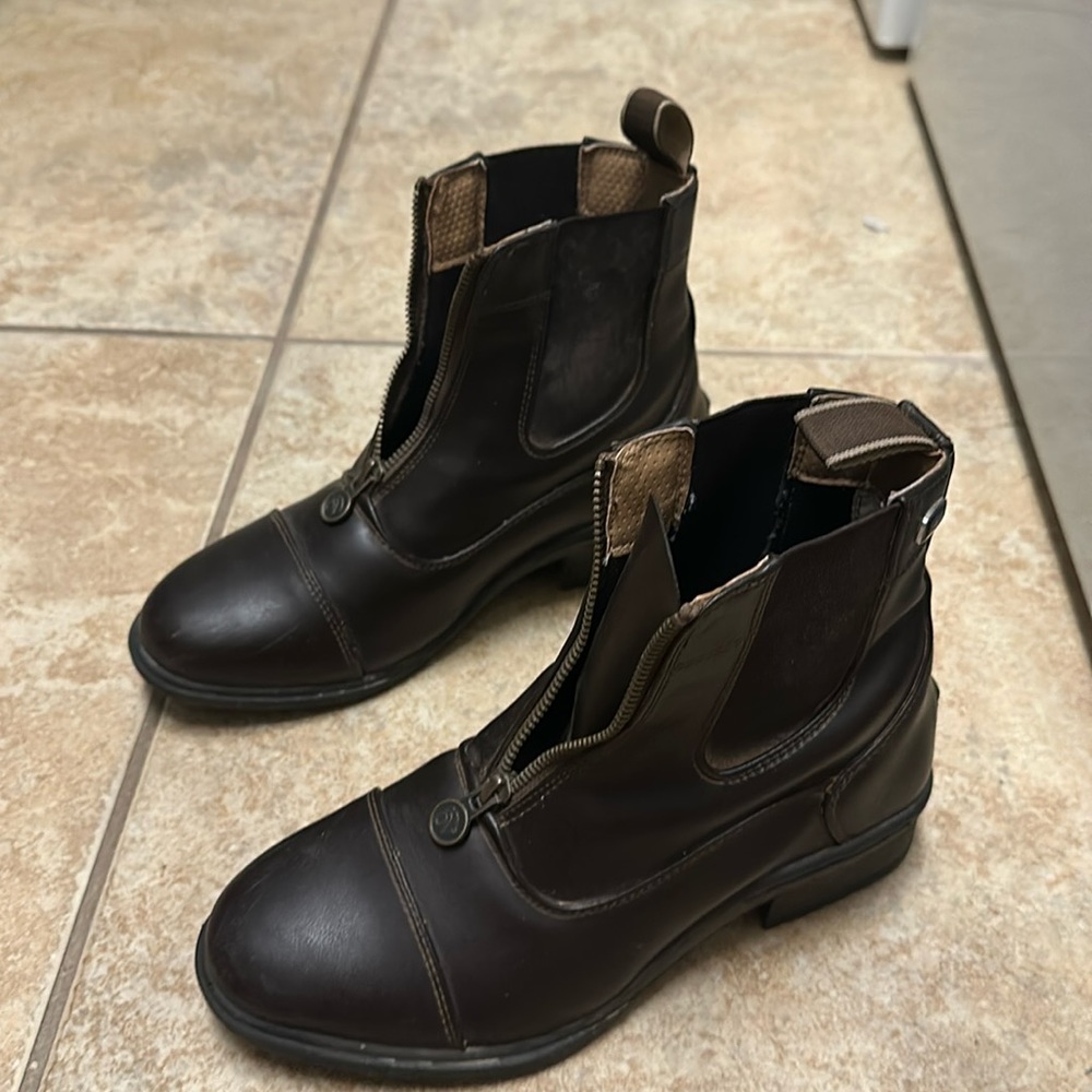 W Size 7, brown leather horseback riding boots